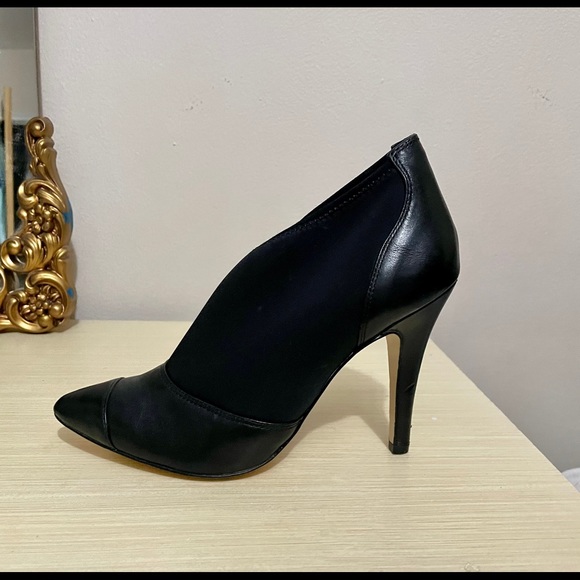 BCBGeneration ‘Cloie’ Black Leather PointyToe Boot - Picture 3 of 6